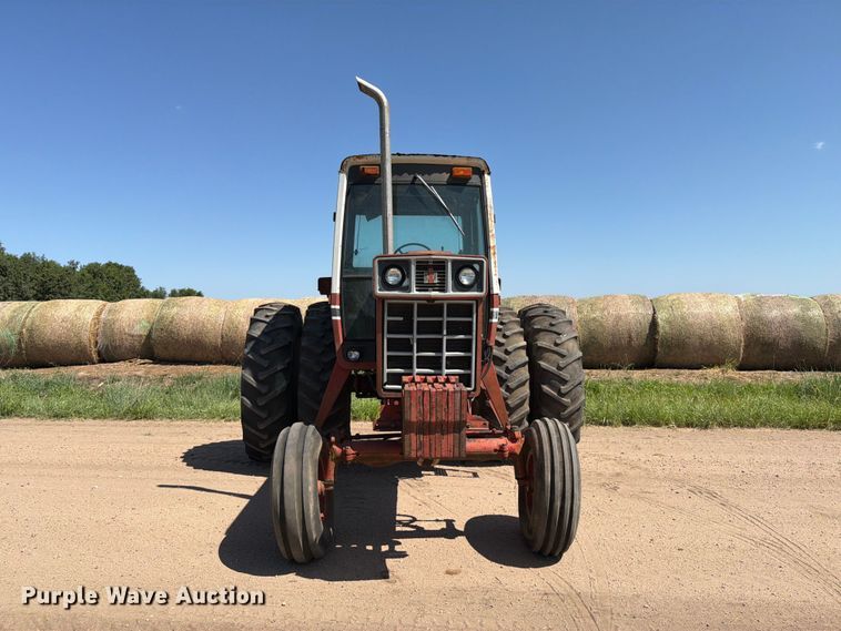 image for item MZ9739 International Harvester 986 tractor