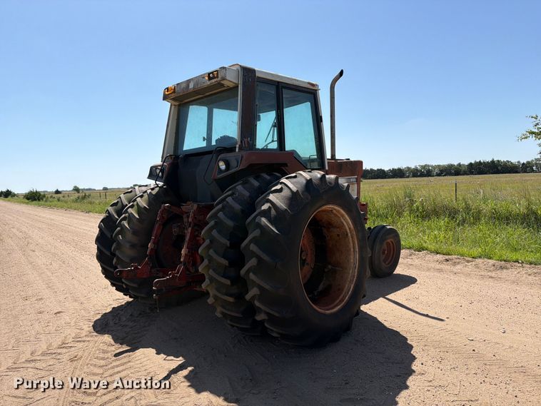 image for item MZ9739 International Harvester 986 tractor