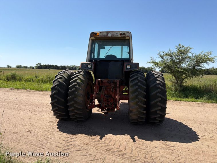 image for item MZ9739 International Harvester 986 tractor