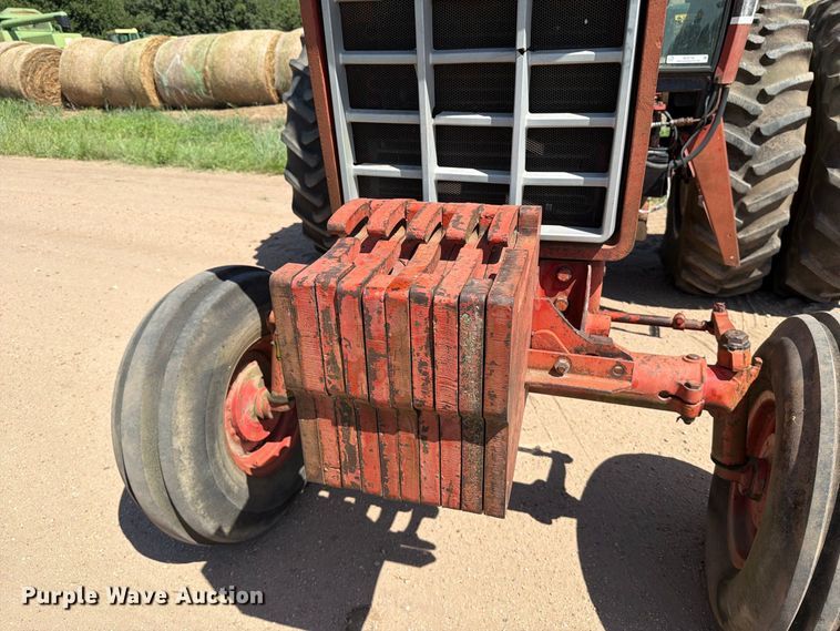 image for item MZ9739 International Harvester 986 tractor