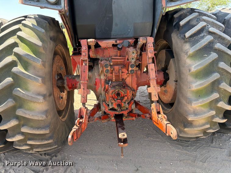 image for item MZ9739 International Harvester 986 tractor