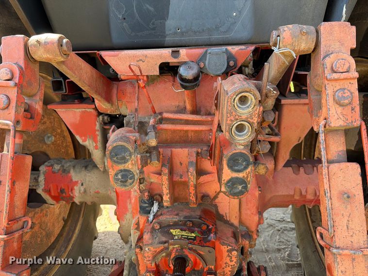 image for item MZ9739 International Harvester 986 tractor