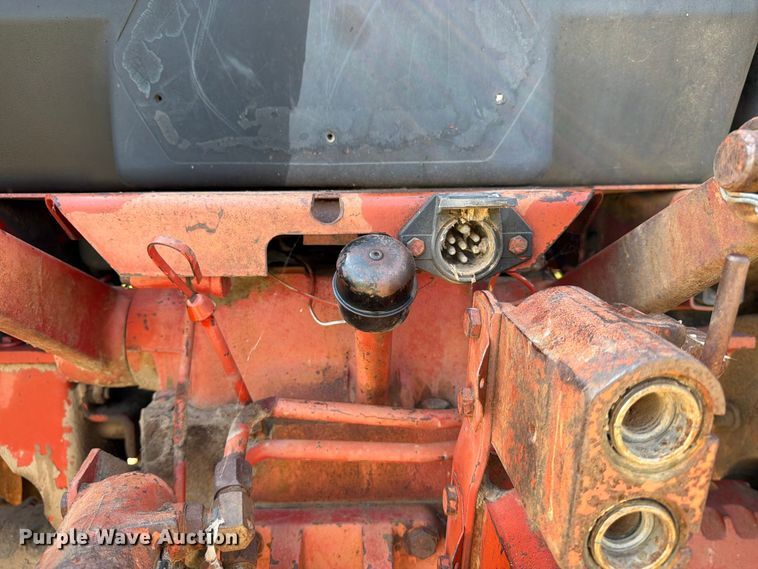 image for item MZ9739 International Harvester 986 tractor