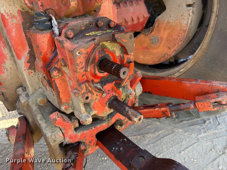 image for item MZ9739 International Harvester 986 tractor