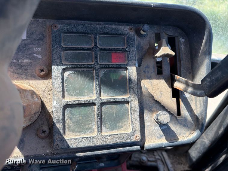 image for item MZ9739 International Harvester 986 tractor
