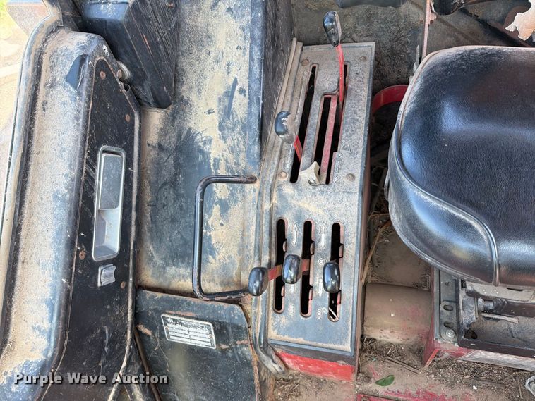 image for item MZ9739 International Harvester 986 tractor