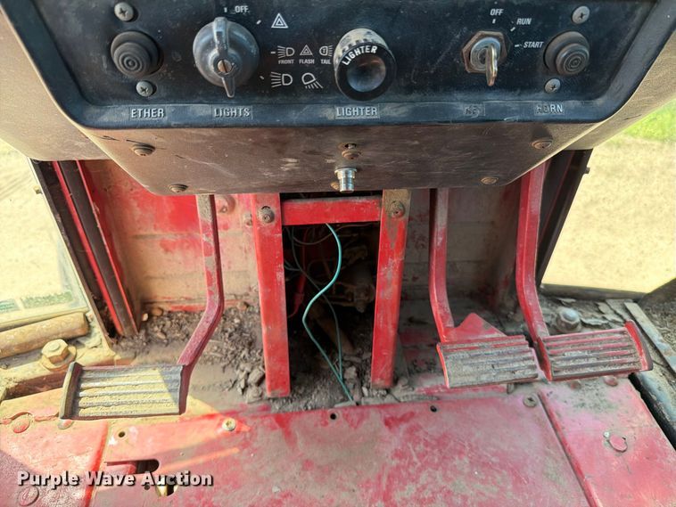 image for item MZ9739 International Harvester 986 tractor