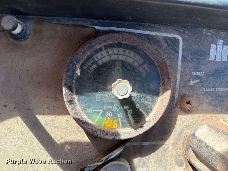 image for item MZ9739 International Harvester 986 tractor