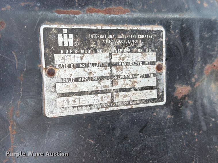 image for item MZ9739 International Harvester 986 tractor