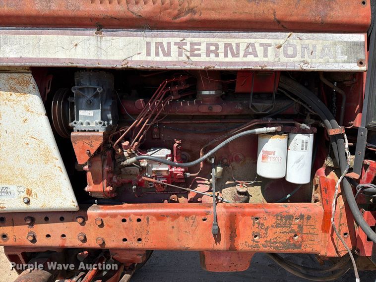 image for item MZ9739 International Harvester 986 tractor