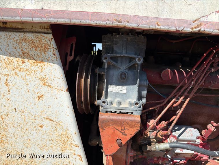 image for item MZ9739 International Harvester 986 tractor