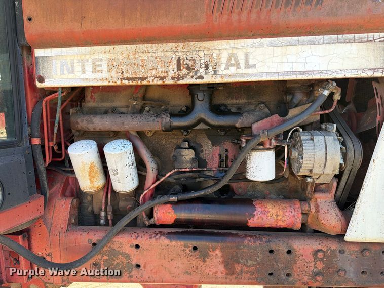 image for item MZ9739 International Harvester 986 tractor
