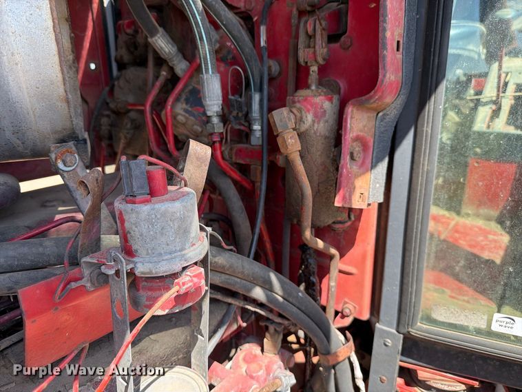image for item MZ9739 International Harvester 986 tractor