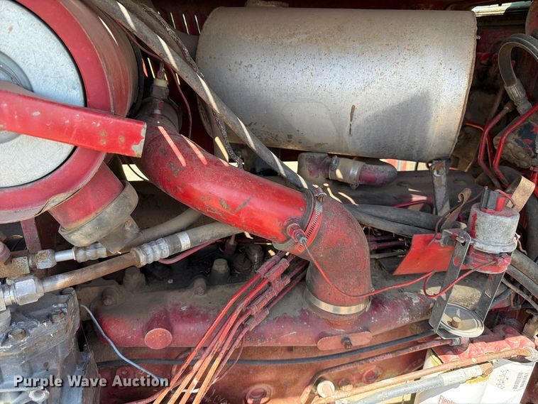 image for item MZ9739 International Harvester 986 tractor