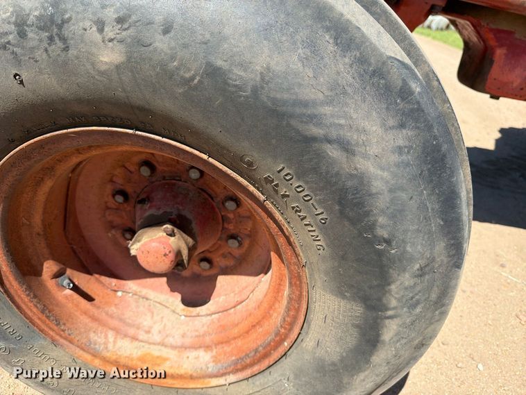 image for item MZ9739 International Harvester 986 tractor