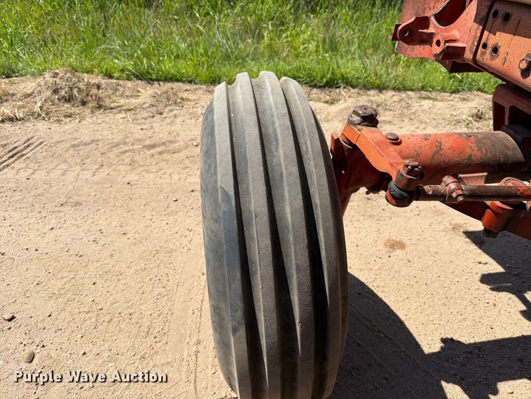 image for item MZ9739 International Harvester 986 tractor