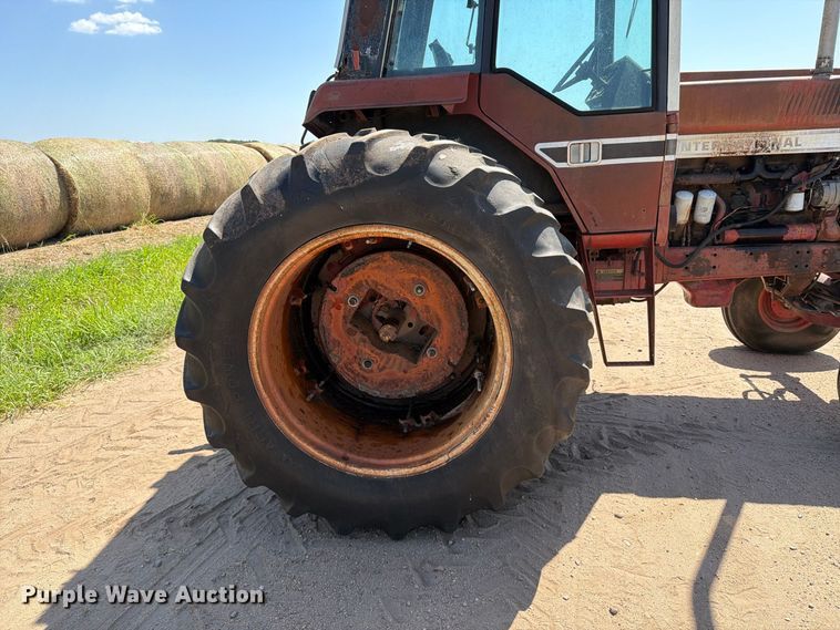 image for item MZ9739 International Harvester 986 tractor