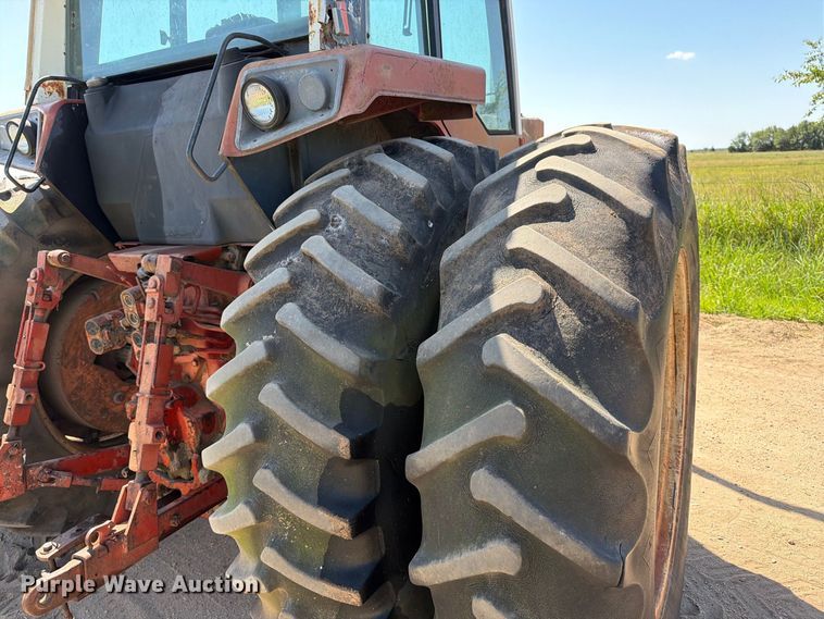image for item MZ9739 International Harvester 986 tractor