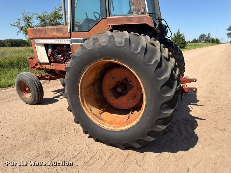 image for item MZ9739 International Harvester 986 tractor