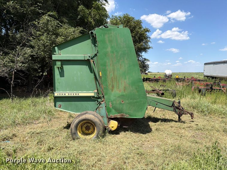 image for item MZ9740 John Deere 530 round baler