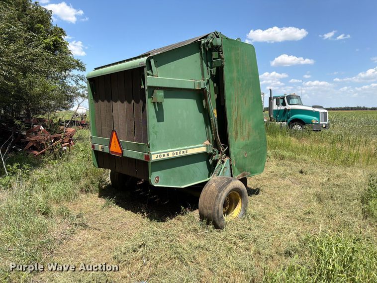 image for item MZ9740 John Deere 530 round baler