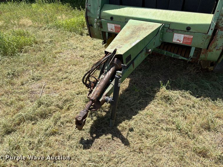 image for item MZ9740 John Deere 530 round baler