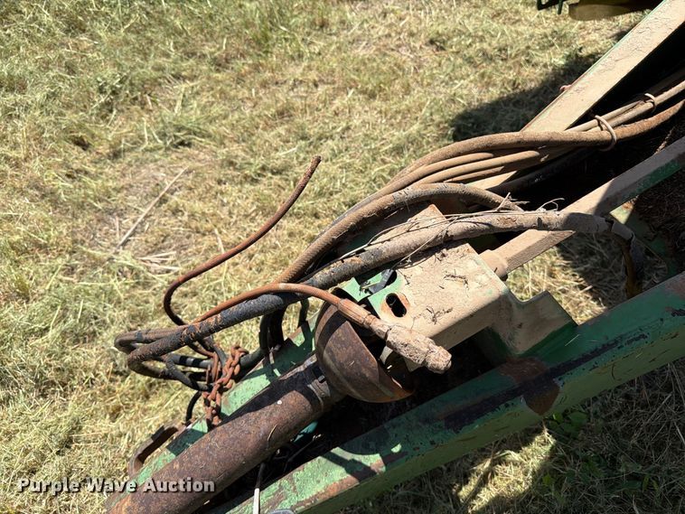 image for item MZ9740 John Deere 530 round baler