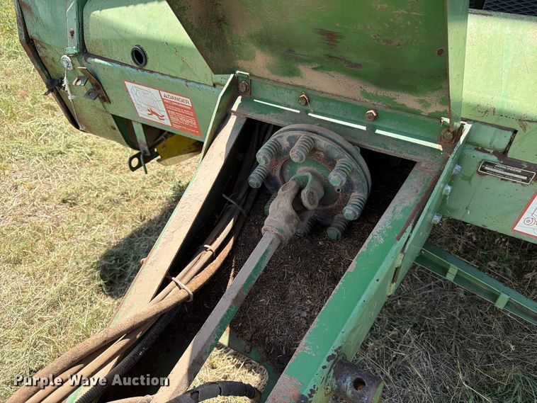 image for item MZ9740 John Deere 530 round baler