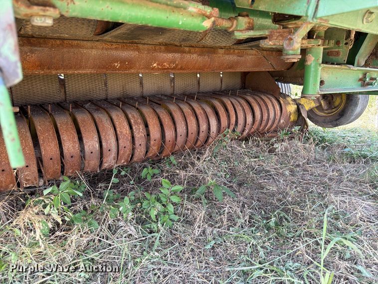 image for item MZ9740 John Deere 530 round baler