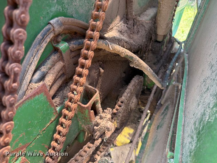 image for item MZ9740 John Deere 530 round baler