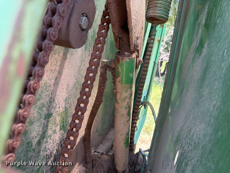 image for item MZ9740 John Deere 530 round baler