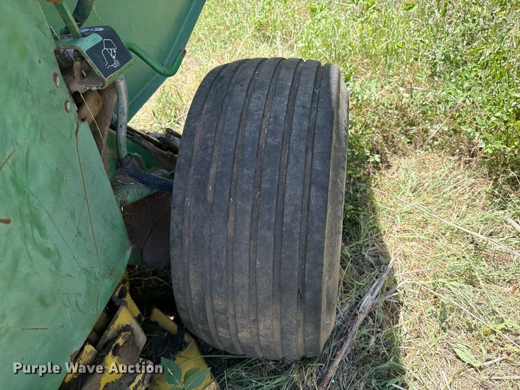 image for item MZ9740 John Deere 530 round baler