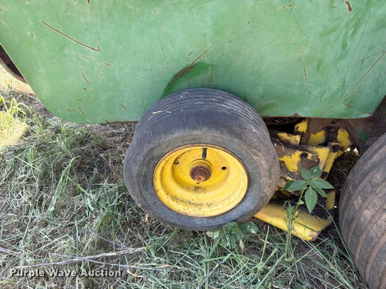 image for item MZ9740 John Deere 530 round baler