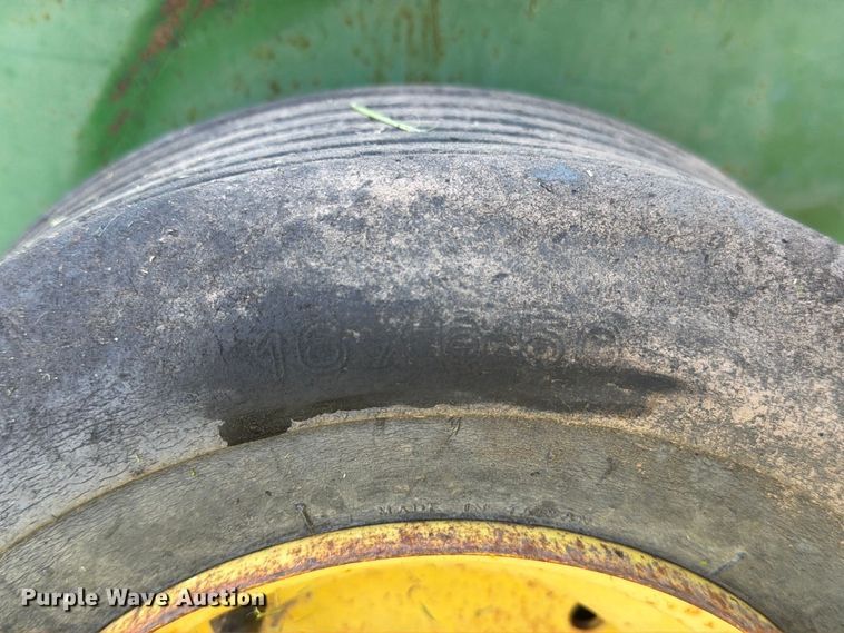 image for item MZ9740 John Deere 530 round baler