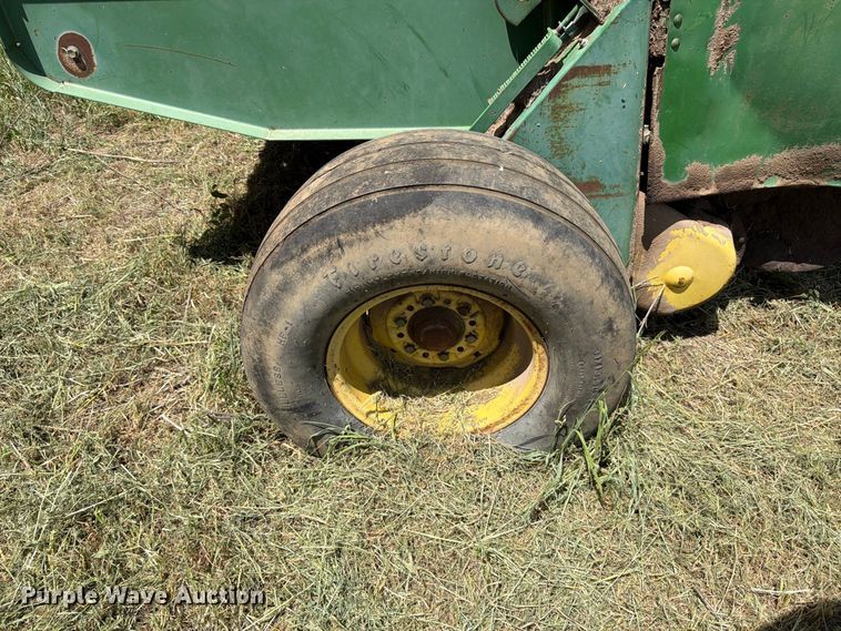 image for item MZ9740 John Deere 530 round baler