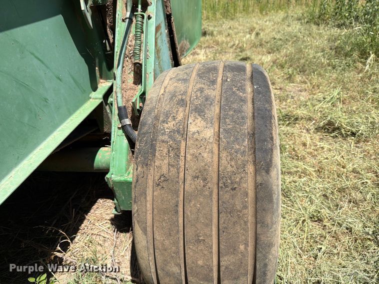 image for item MZ9740 John Deere 530 round baler