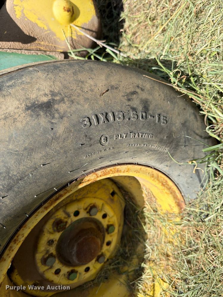 image for item MZ9740 John Deere 530 round baler