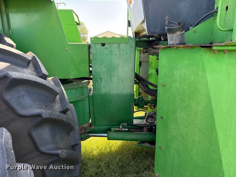 image for item NK9247 1994 John Deere 8570 4WD tractor