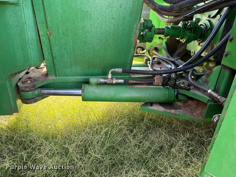 image for item NK9247 1994 John Deere 8570 4WD tractor