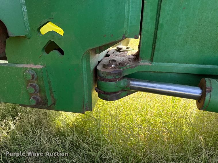 image for item NK9247 1994 John Deere 8570 4WD tractor