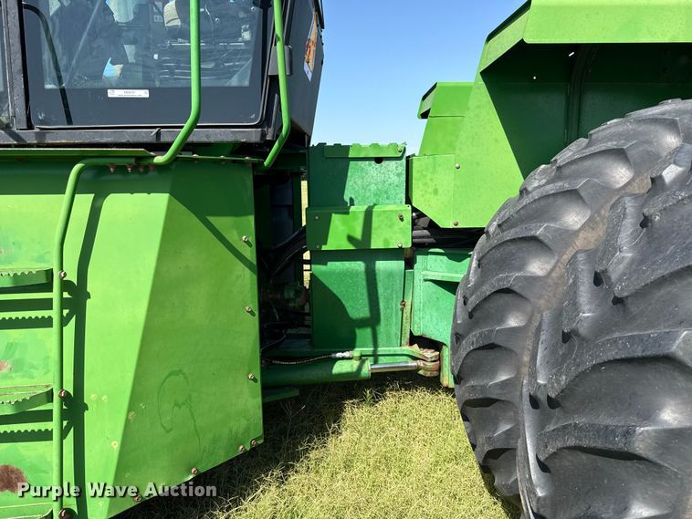 image for item NK9247 1994 John Deere 8570 4WD tractor