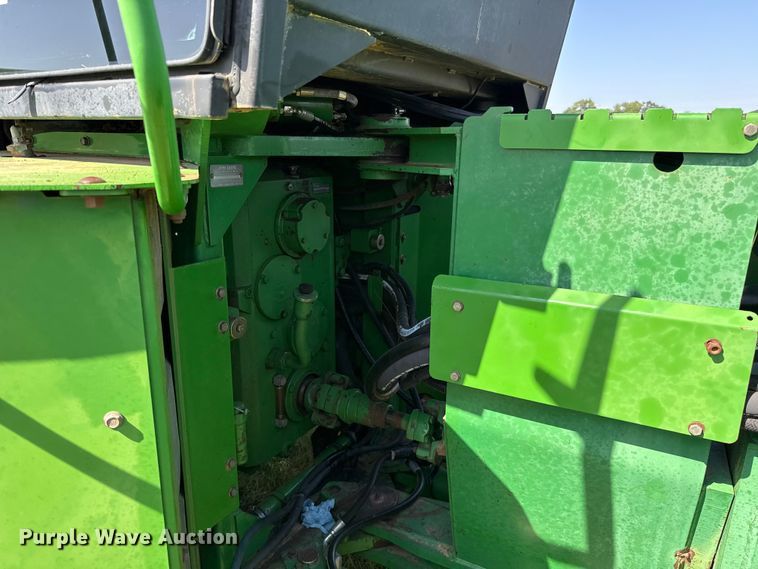 image for item NK9247 1994 John Deere 8570 4WD tractor