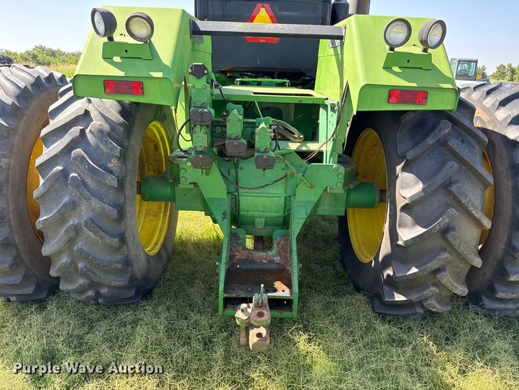 image for item NK9247 1994 John Deere 8570 4WD tractor