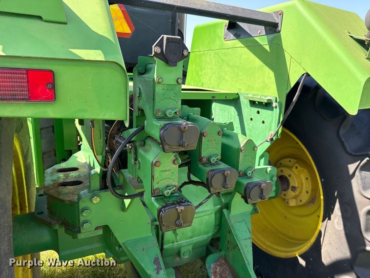 image for item NK9247 1994 John Deere 8570 4WD tractor
