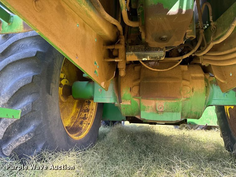 image for item NK9247 1994 John Deere 8570 4WD tractor
