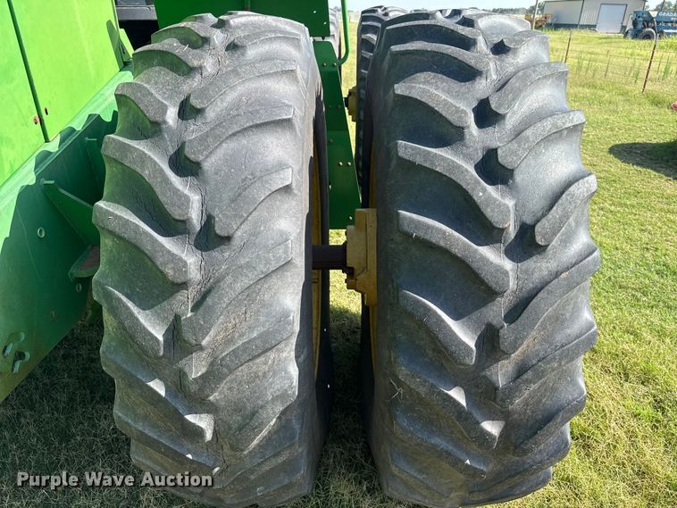 image for item NK9247 1994 John Deere 8570 4WD tractor