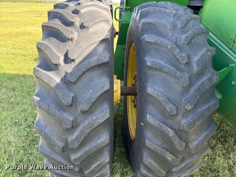image for item NK9247 1994 John Deere 8570 4WD tractor