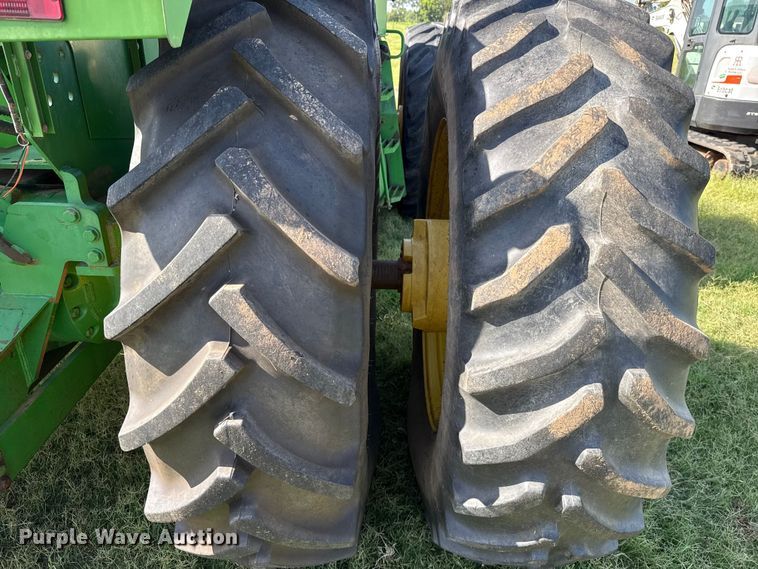 image for item NK9247 1994 John Deere 8570 4WD tractor