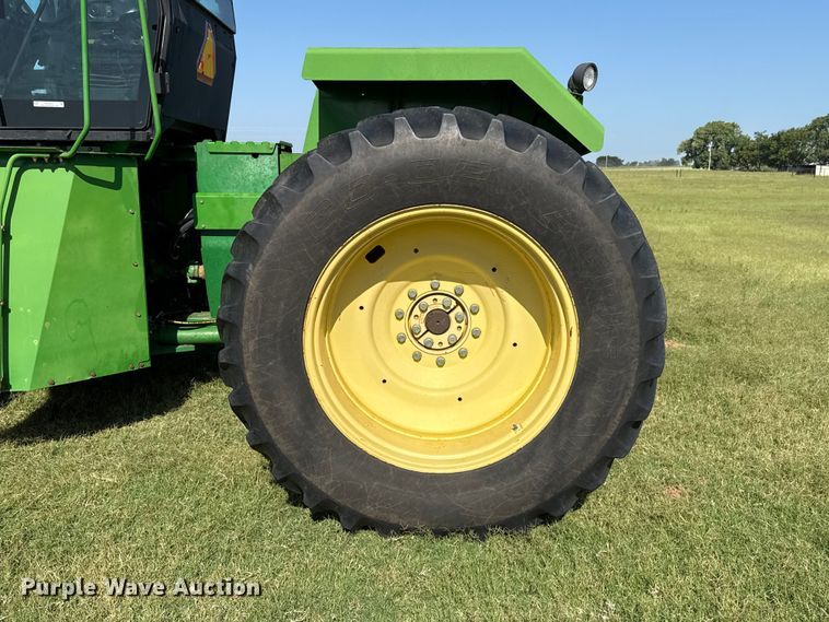 image for item NK9247 1994 John Deere 8570 4WD tractor