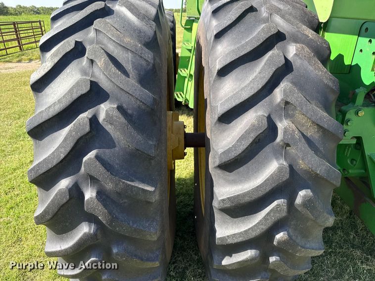 image for item NK9247 1994 John Deere 8570 4WD tractor